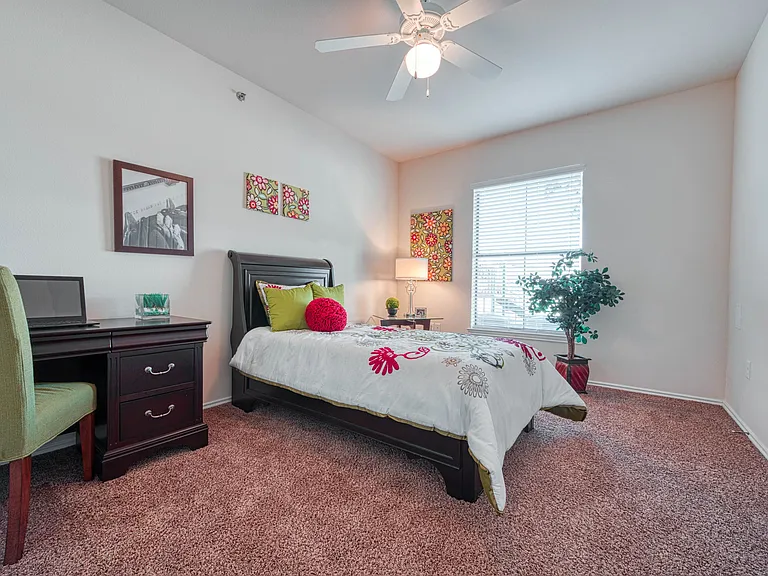 Legend Park Apartments — Photo 11