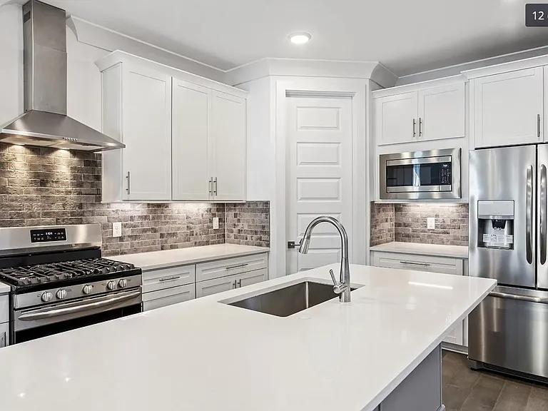 217 Eastmoreland St — Photo 35