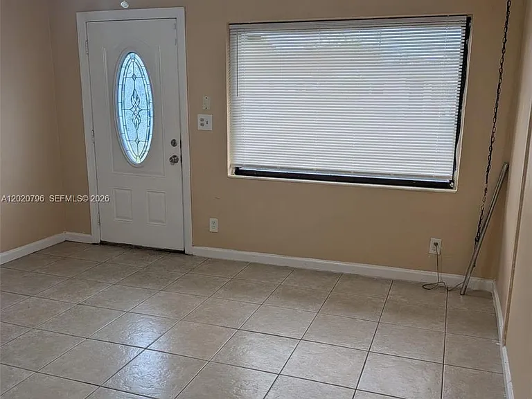 6425 SW 22nd St — Photo 2