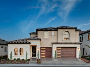 11214 N Via Pavena Dr, Fresno, CA