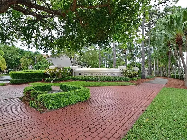 5520 Coach House Cir #G — Photo 20