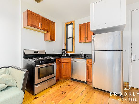 2nd image of 1056 Willoughby Ave APT 2