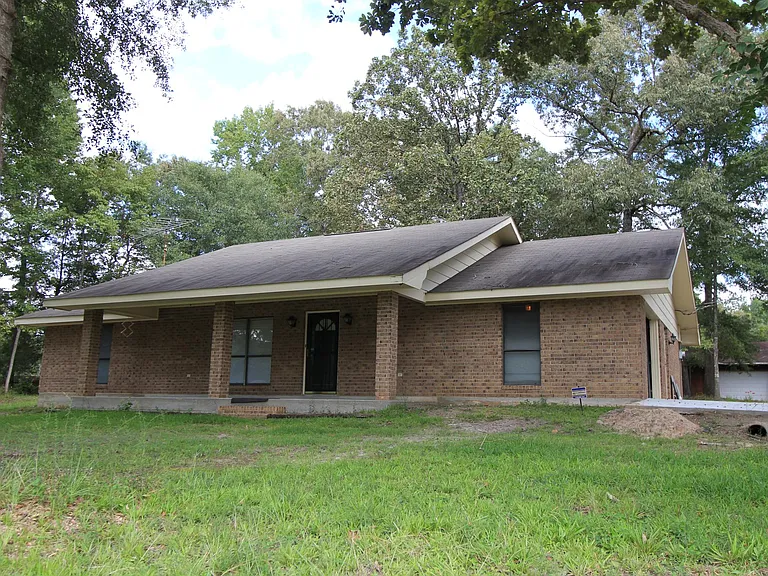 9211 Highway 165 S — Photo 1