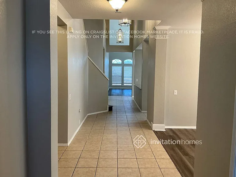 1270 Stanford Dr — Photo 2