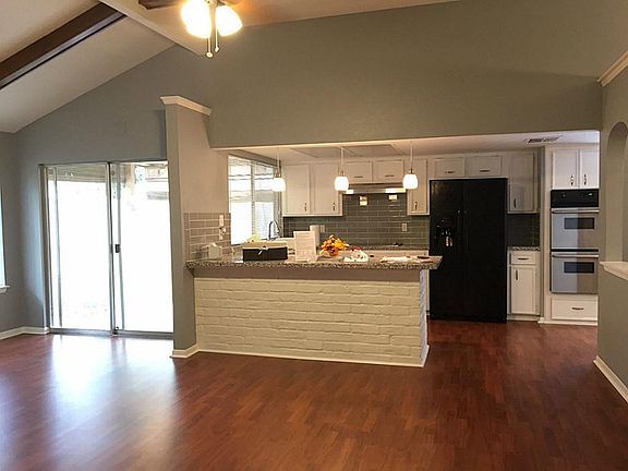 5th image of 930 Summers Dr
