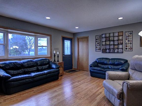 3rd image of 4300 W 102nd St