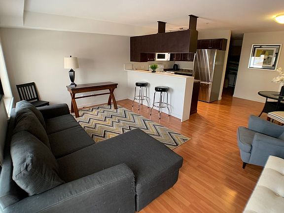 4th image of 10217 Queen St #306
