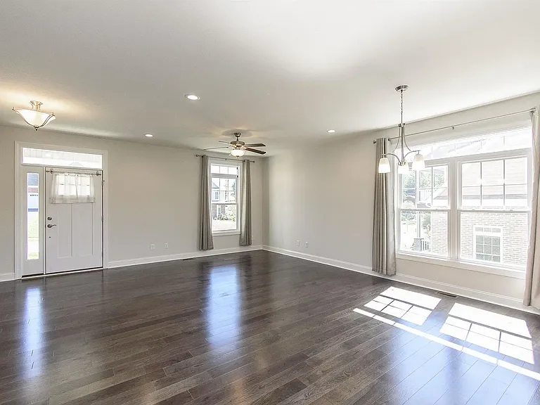 912 Kentwood Dr — Photo 8