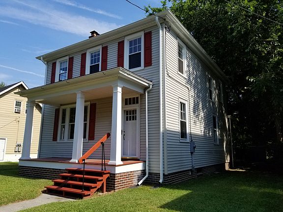 2nd image of 1620 Barron St