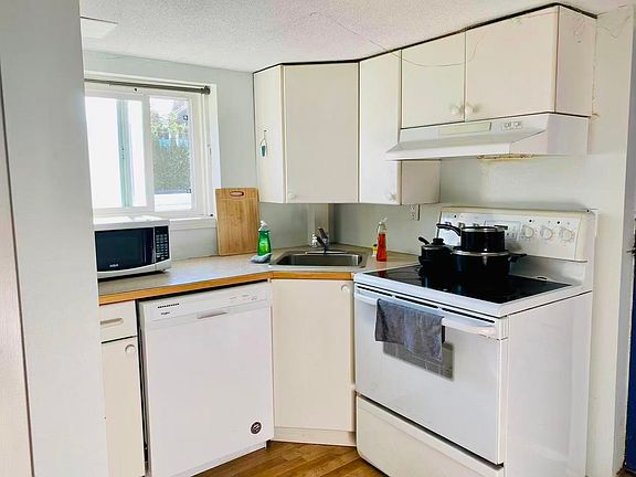 4th image of 4693 W 8th Ave