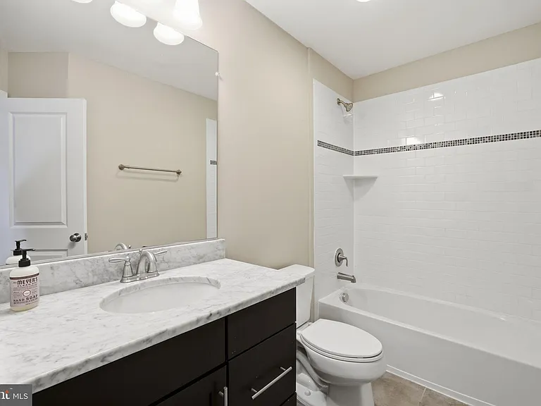 1100 S Edgewood St — Photo 33