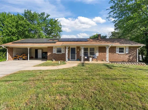 507 W Gilbreath St, Graham, NC 27253