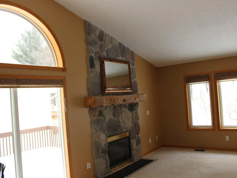1695 Veterans Dr — Photo 12