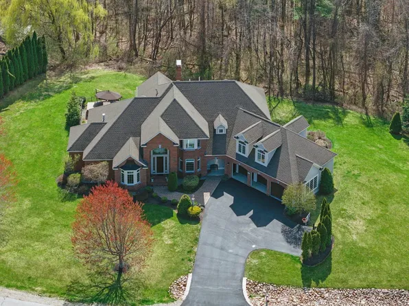 7 Champagne Terrace, Bedford, NH 03110