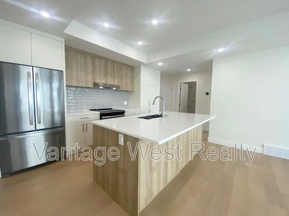 767 Deans Dr #2, Kelowna, BC V1P 1A1