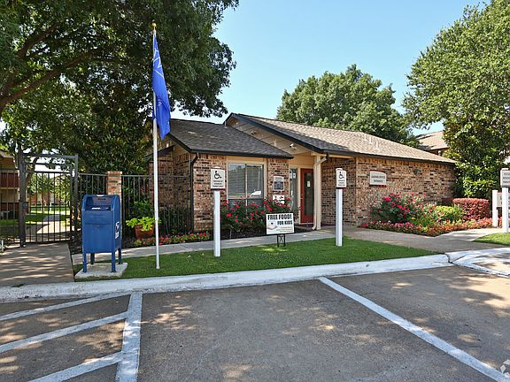 The Park At Wintergreen Apartments Leasing Office Exterior