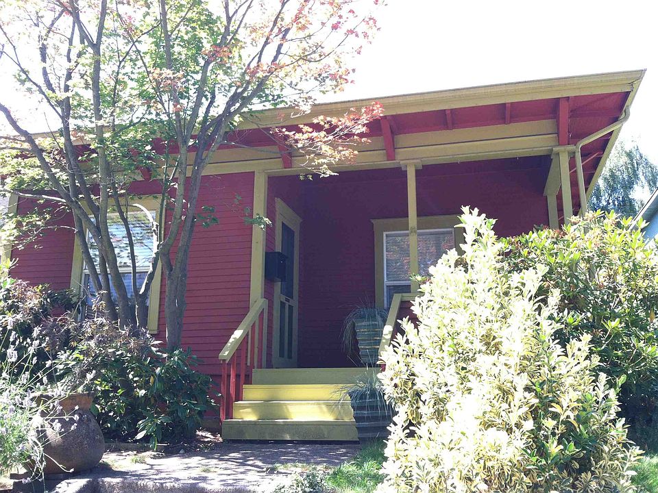 2nd image of 5517 Brooklyn Ave NE