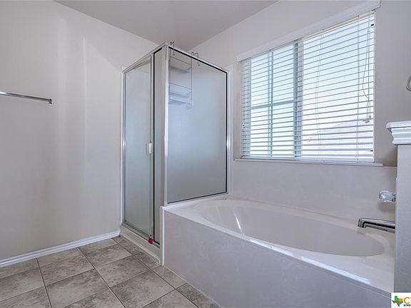 4th image of 2109 Griffin Dr