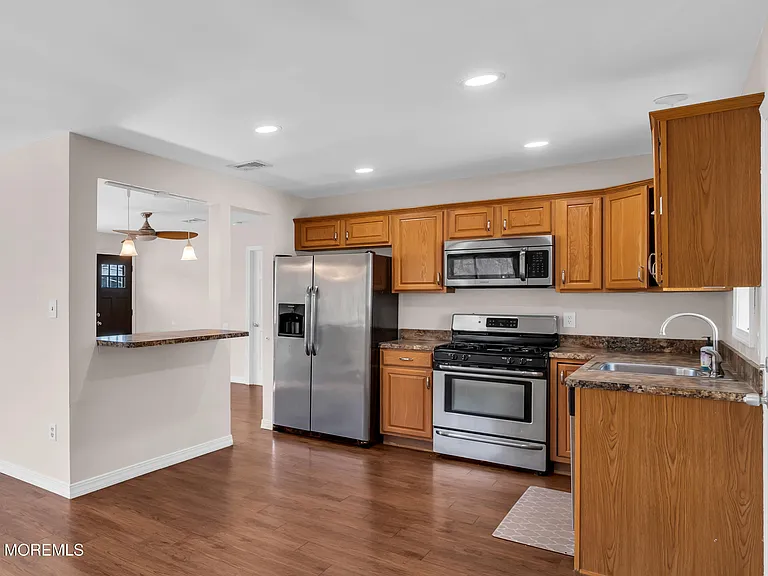 3118 Glasgow Ave — Photo 11