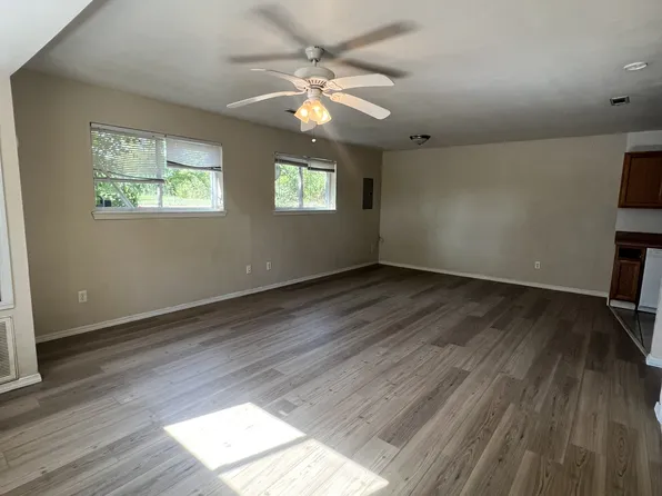 2401 W Main St APT 1A, Clarksville, AR 72830