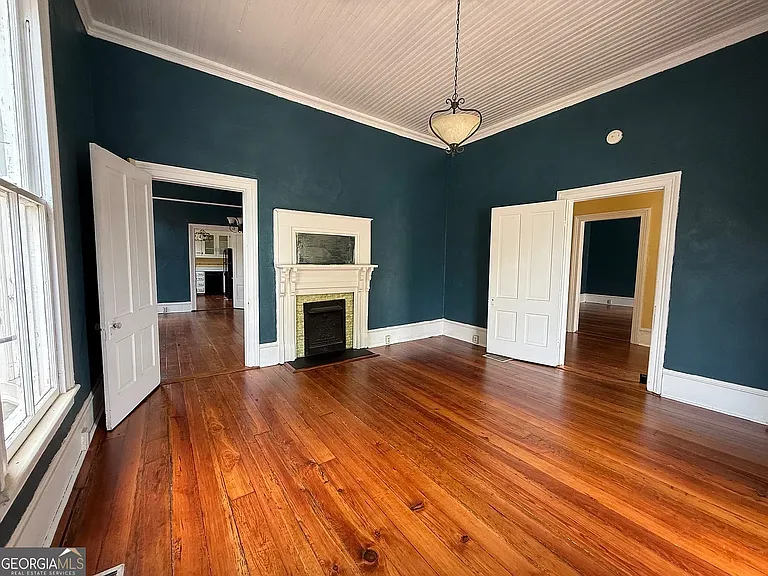 120 W Franklin St — Photo 5
