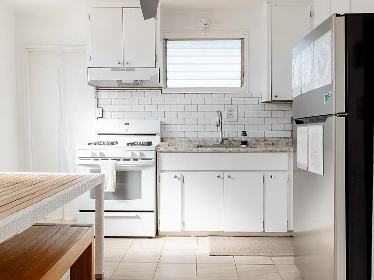 Enjoy your home cooked meals in our fully stocked kitchen!