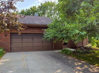 1521 Bruers Ct, Chaska, MN 55318