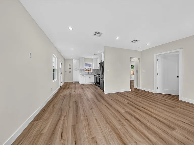 2325 N Naomi St — Photo 11