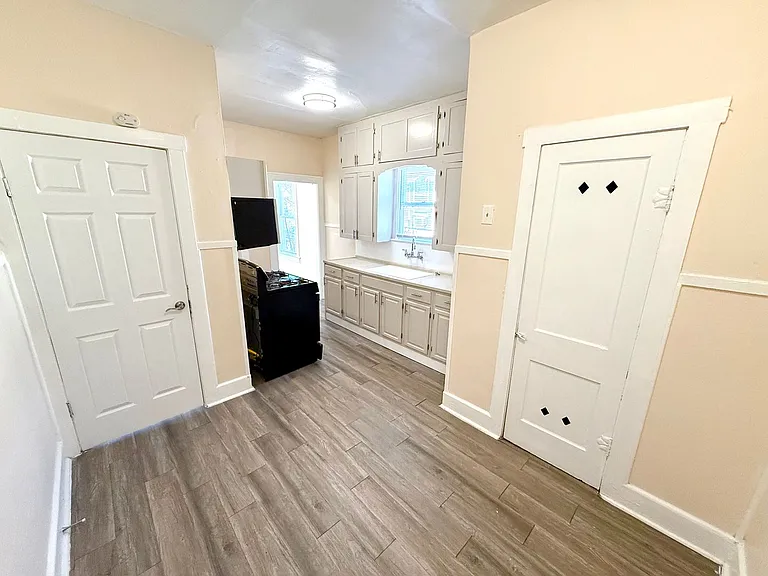 409 Canton St — Photo 15