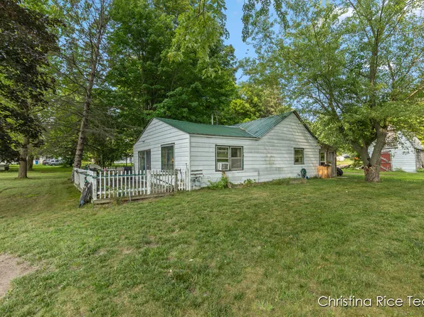 15026 Meddler Ave, Gowen, MI 49326