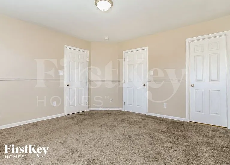 977 Hathaway Dr — Photo 7