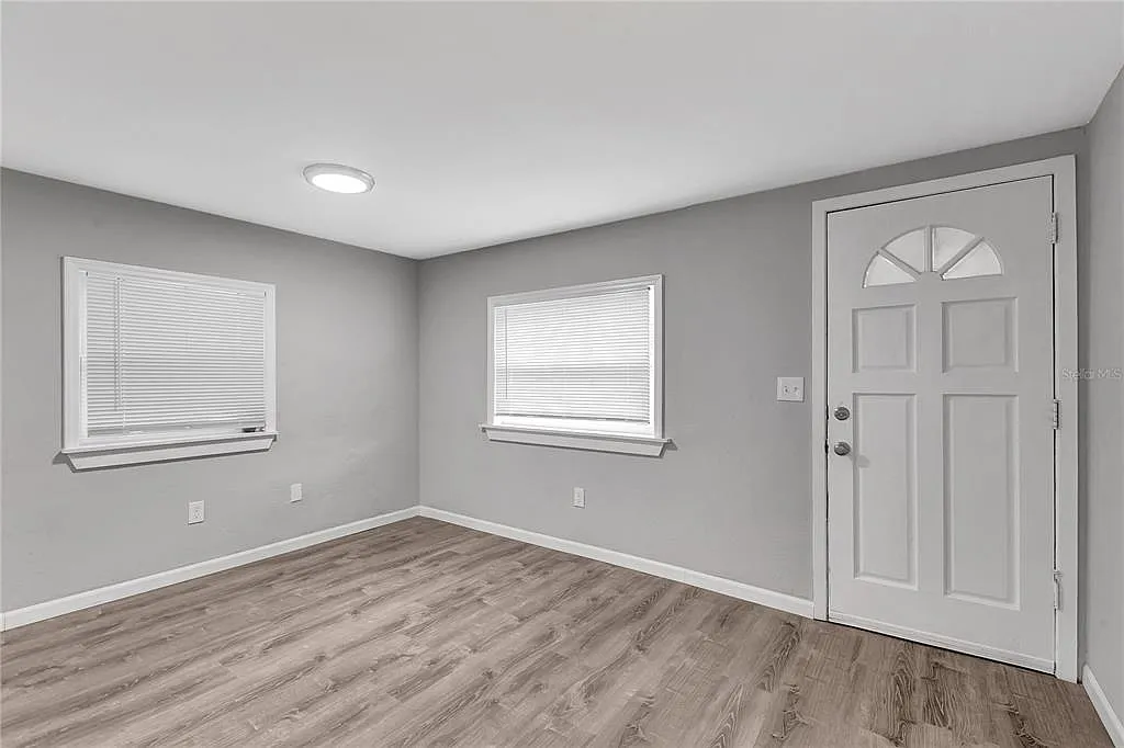 2 bed, 1.0 bath, 844 sqft, $1,750 — Photo 3