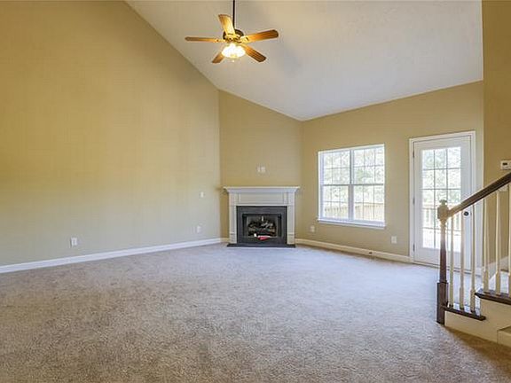 Great Room w/Cozy Fireplace