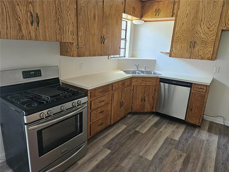 115 Holly Dr — Photo 6