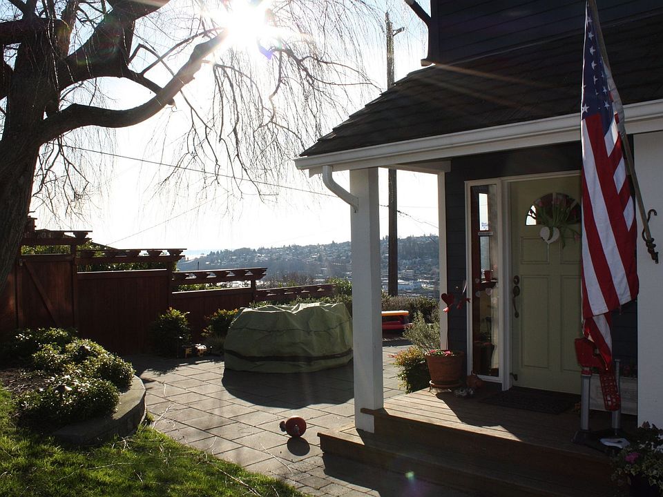 Fully fenced front yard & patio with view
