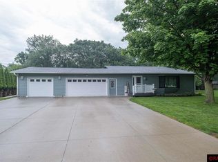 106 Mapleridge Dr, Mankato, MN 56001