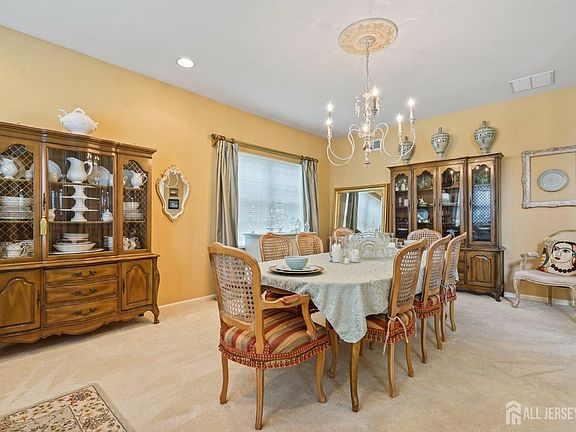 5th image of 52 Vineyard Ct