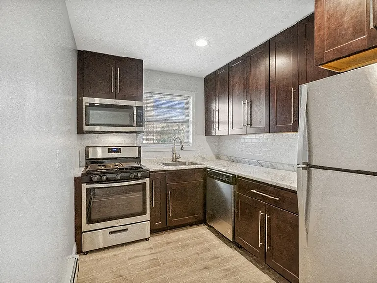 314 Oakwood Ave Apartments — Photo 1