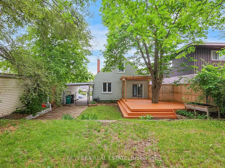 219 Lancaster St W — Photo 46