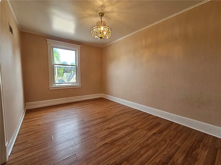 105 Sherman Pkwy — Photo 11
