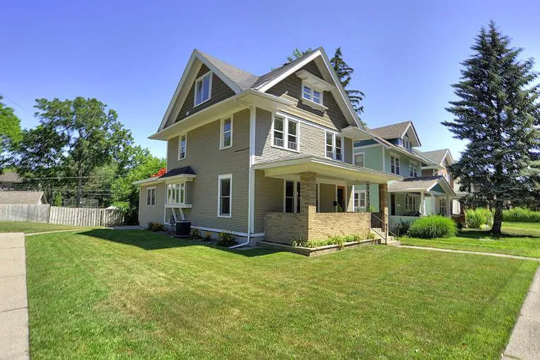 1329 Fulton St W — Photo 2