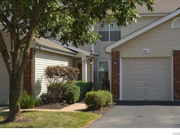 601 Pine Ridge Trails Ct APT C, Ballwin, MO 63021