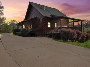 33 Old Shadwick Place Rd, Mineral Bluff, GA 30559