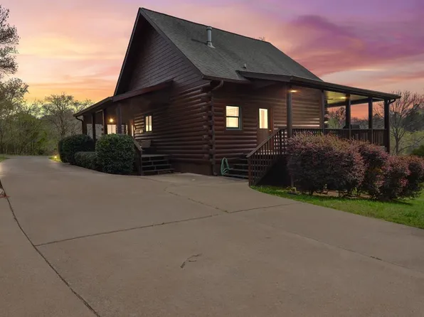 33 Old Shadwick Place Rd, Mineral Bluff, GA 30559