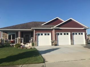 1017 Parkerplum Dr, Bismarck, ND 58503