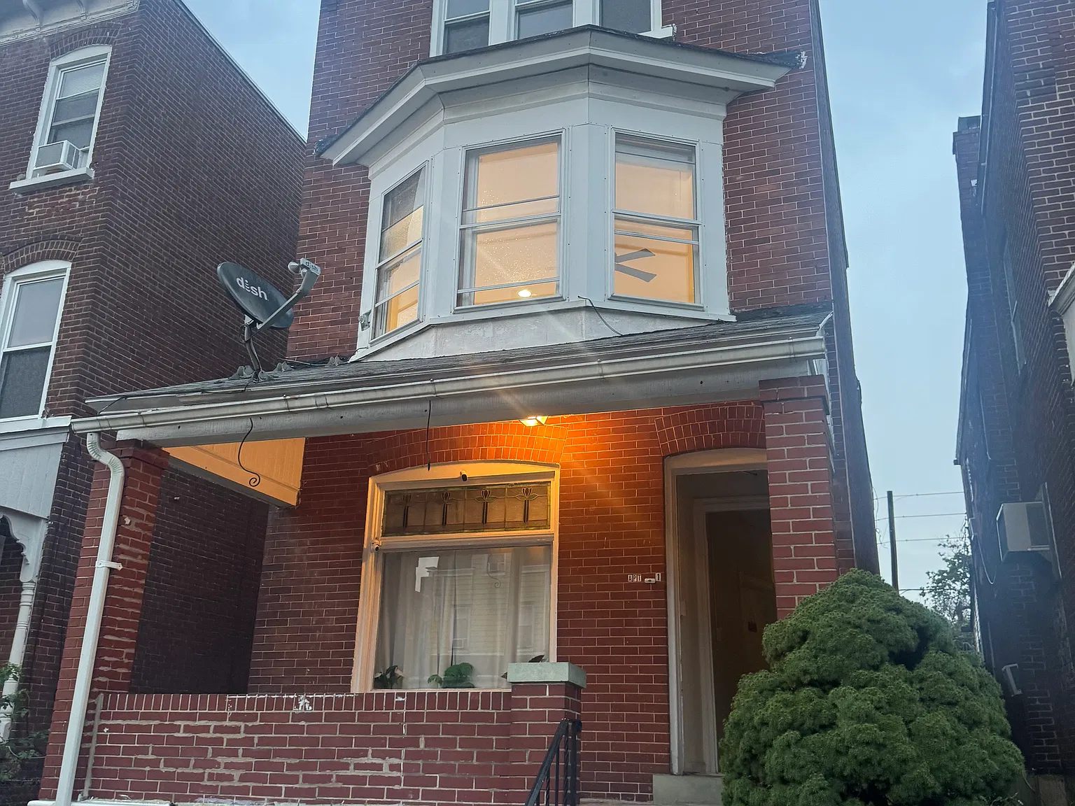 3 bed, 1200 sqft, $1,700 — Photo 1