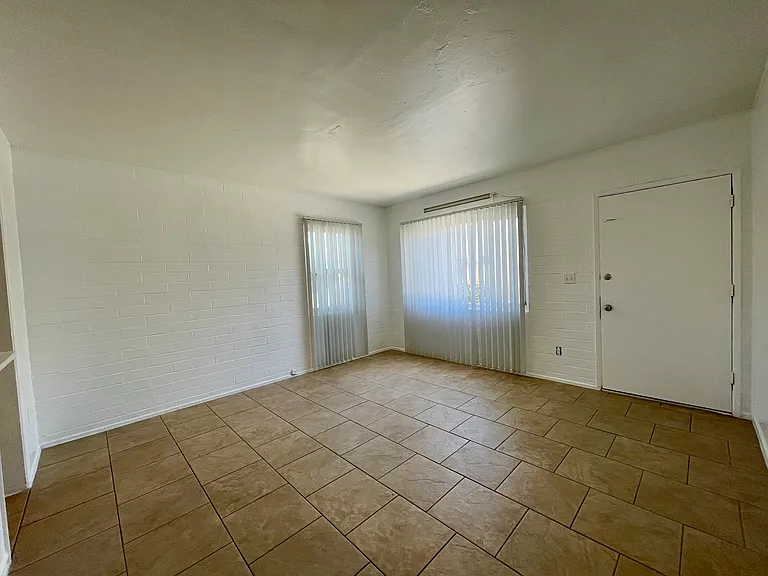 325 Roanoke Rd #325 — Photo 3