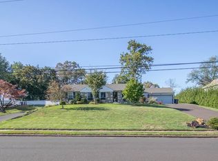 920 Old Ford Rd, Huntingdon Valley, PA 19006