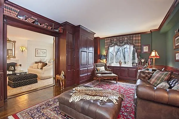 Sold by R New York | media 1