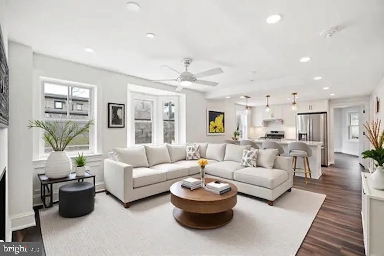 2 bed, 1.5 bath, 818 sqft, $2,750 — Photo 1